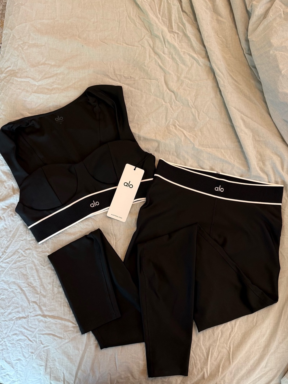 ALO Airlift Alignment Legging and bra